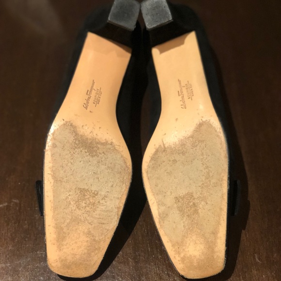 Vintage Salvatore Ferragamo 1990’s Suede Pumps - Picture 6 of 6